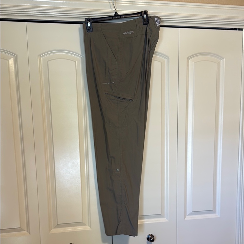 Columbia Tan Cargo Pants Functional and Stylish